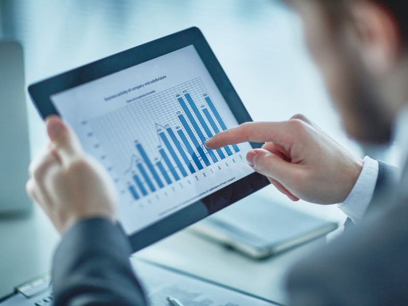 análise financeira e custos variáveis